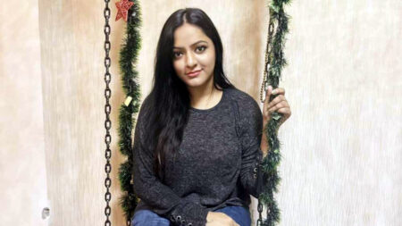 অভিনেত্রী গ্রেফতার