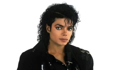 ৮ হাজার ডলারে বিক্রি হলো ১৯৯০ দশকের মাইকেল জ্যাকসনের পরা মোজা মোজা