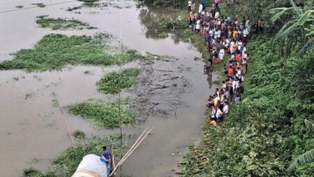 ব্রিজ থেকে লাফ দেওয়া কলেজছাত্রীর মরদেহ ২৭ ঘন্টা পর উদ্ধার srpr