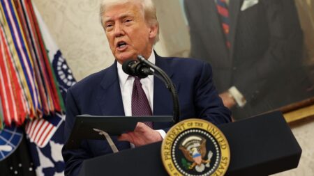 Trump’s 100% Semiconductor Tariff Shakes Tech: Winners, Losers & Auto Price Fears Trump Proposes 100% Semiconductor Tariffs