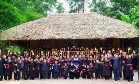 একসঙ্গে তিন বেলা খায়