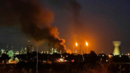 ইসরায়েলের তেল শোধনাগারে ইরানের হামলা, নিহত ৩ ইরান-ইসরায়েল