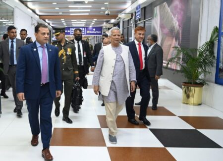 মালয়েশিয়া সফর শেষে দেশে ফিরলেন প্রধান উপদেষ্টা