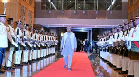 কুয়ালালামপুর বিমানবন্দরে গার্ড অব অনার পেলেন প্রধান উপদেষ্টা প্রধান উপদেষ্টা