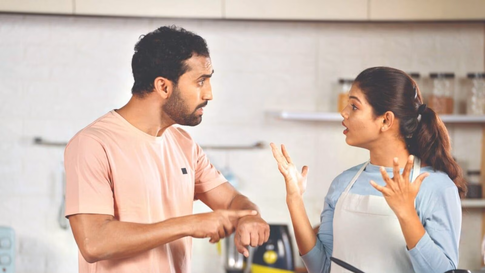 প্রেমে মানসিক নির্যাতন বুঝবেন যেভাবে: লক্ষণ চিনুন