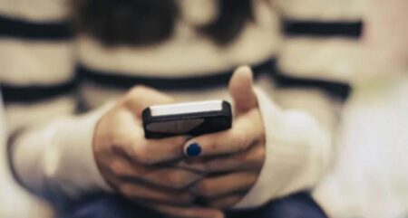 পুরোনো ফোন বিক্রির আগে যা অবশ্যই করবেন ফোন