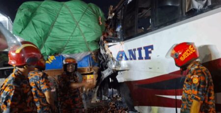 মুন্সীগঞ্জের মাওয়া এক্সপ্রেসওয়েতে বাস ও ট্রাকের সংঘর্ষে নিহত ১, আহত ৩ বাস ও ট্রাকের সংঘর্ষ