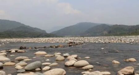 নবাগত জেলা প্রশাসকের কড়া পদক্ষেপে সাদাপাথর ফেরাতে বাধ্য ব্যবসায়ীরা সাদাপাথর