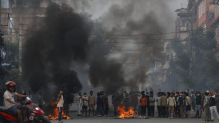 নেপালের প্রধানমন্ত্রী ও প্রেসিডেন্টের বাসভবনে আগুন আগুন