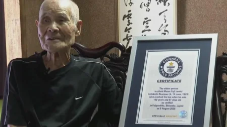 102-Year-Old Summits Mount Fuji, Sets Record 102-Year-Old Summits Mount Fuji, Sets Record