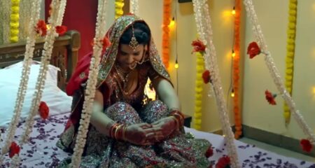 উদ্দাম রোমান্সের সঙ্গে সম্পর্কের টানাপোড়েন! একা দেখার মত সেরা ওয়েব সিরিজ ওয়েব সিরিজ