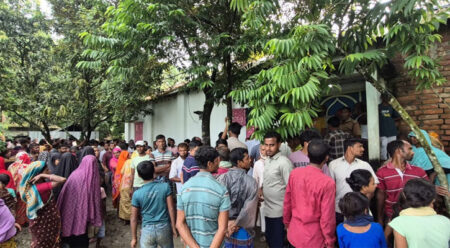 বগুড়ায় প্রবাসীর স্ত্রী-ছেলেকে কুপিয়ে হত্যা বগুড়া