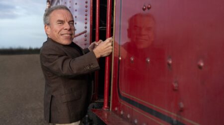 Warwick Davis Returns as Flitwick in New Harry Potter TV Series Casting Warwick Davis Returns as Flitwick in Harry Potter Series