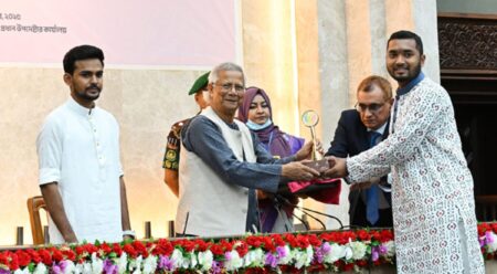 তরুণরা সক্রিয় থাকলে কোনো সমস্যাই অমীমাংসিত থাকবে না : ড. ইউনূস DR Yunus