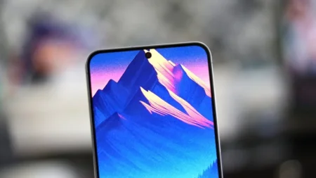 The Galaxy S25 FE’s Secret Display Upgrade Galaxy S25 FE bezels