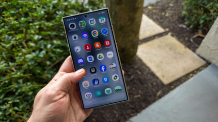 Galaxy S26 Ultra display