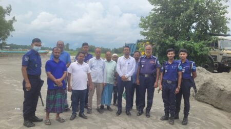 ইজারার নামে বালু লুট, সংবাদ প্রকাশের পর জরিমানা Tora