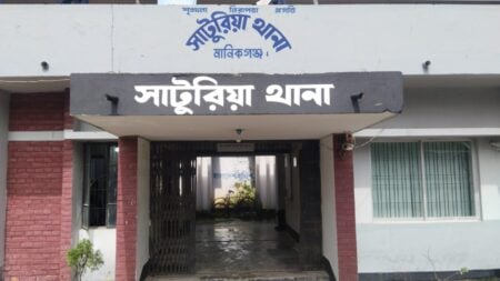 তিন পুলিশ সদস্যকে আটকে রাখলো ওয়ারেন্টভুক্ত আসামিরা Shaturia