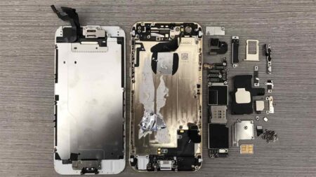 আইফোনে কোন কোন যন্ত্রাংশ বানায় স্যামসাং? অ্যাপল-স্যামসাংয়ের ব্যবসায়িক সম্পর্কের অজানা তথ্য Iphone