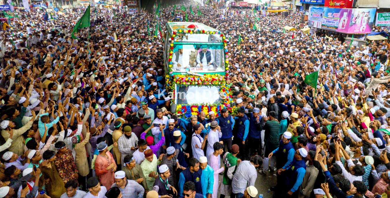 চট্টগ্রামে জশনে জুলুস র্যালিতে অংশ নিয়ে প্রাণ গেল ২ জনের