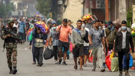 পার্লামেন্ট পুনর্বহালের দাবি