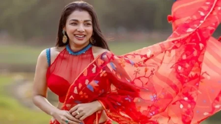 ওয়েবে অভিনয় নিয়ে যা বললেন রুনা খান Runa