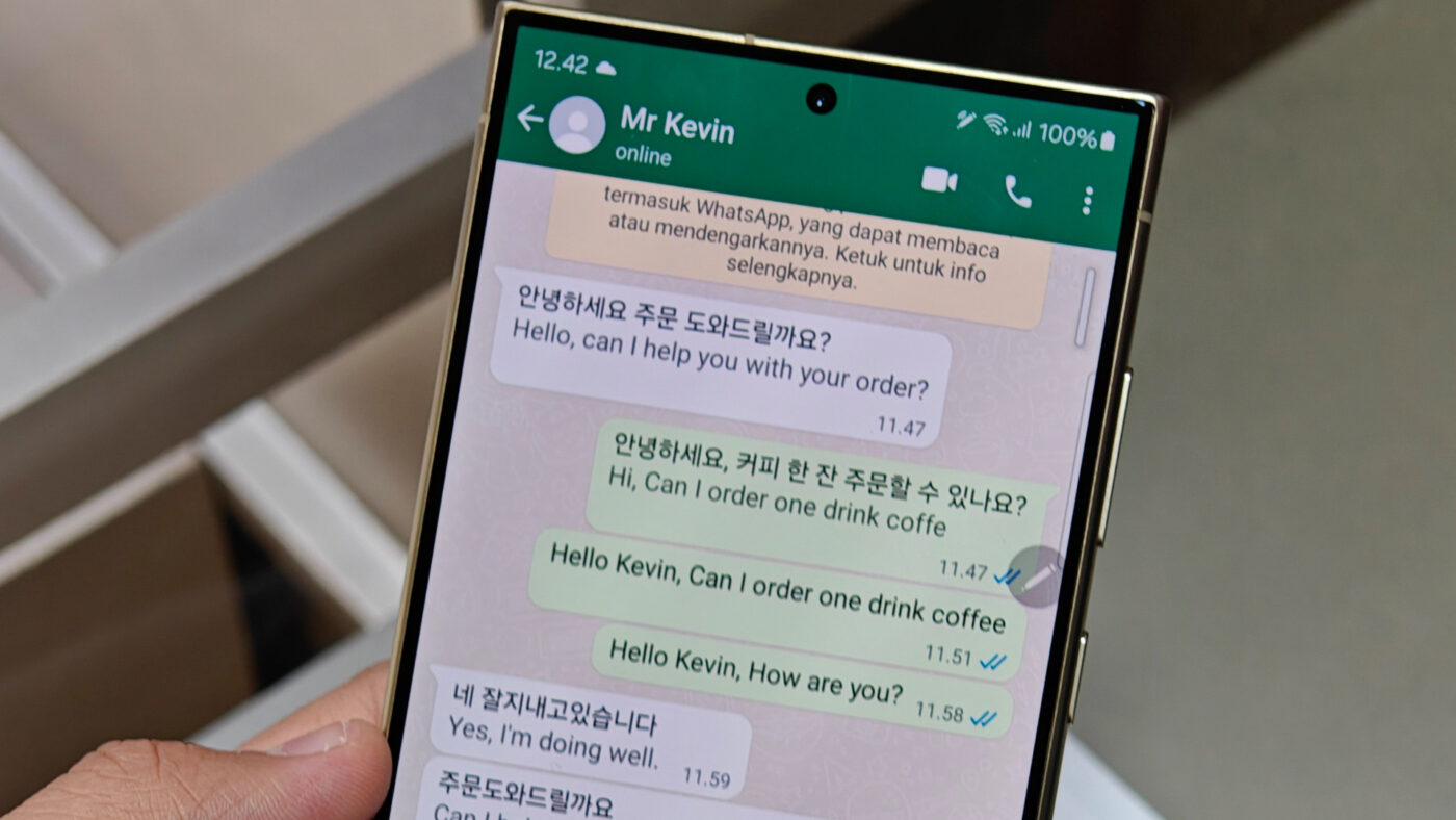How Galaxy Phones Now Translate WhatsApp Messages Without AI