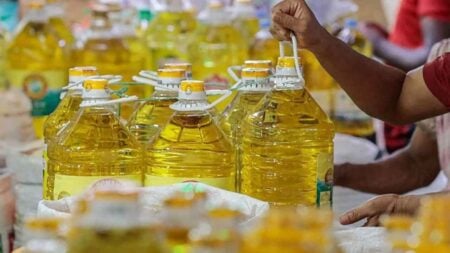 সরবরাহ সংকট তৈরি করে তেলের দাম বাড়াচ্ছে কোম্পানিগুলো Soyabin Oil