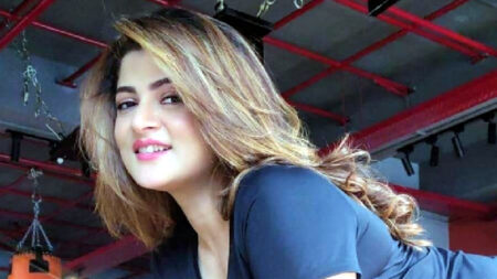 অভিনেত্রী শ্রাবন্তী