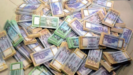 জমানো টাকা তুলতে ভোগান্তি, শাখায় শাখায় ছুটছেন আমানতকারীরা Taka