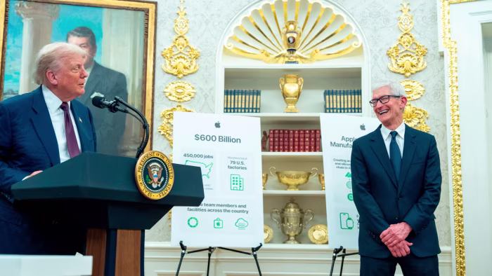 Trump Questions Tim Cook on Apple's US Investment Pledge