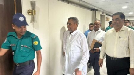 হঠাৎ সাড়ে ১৭ বছর পর স্বরাষ্ট্র মন্ত্রণালয়ে লুৎফুজ্জামান বাবর লুৎফুজ্জামান বাবর