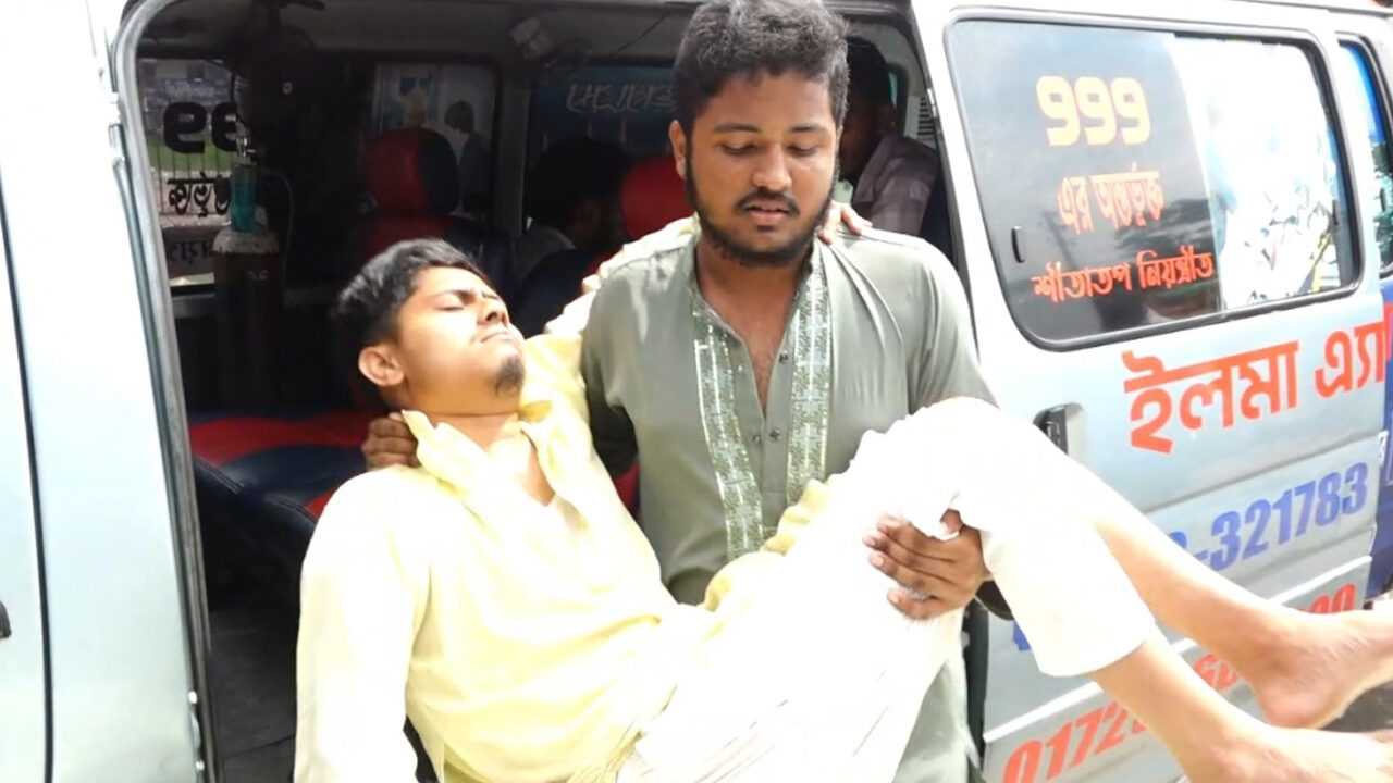 বরিশালে ছাত্রদল ও শিবির সংঘর্ষ