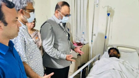 ঢামেকে ঢাবি উপাচার্য