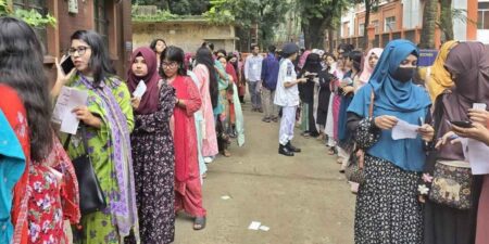 শান্তিপূর্ণভাবে শেষ হলো ডাকসু নির্বাচনের ভোটগ্রহণ ডাকসু নির্বাচনের ভোটগ্রহণ