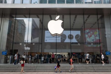 iPhone 17 Sells Out in China, Crashes Apple Store