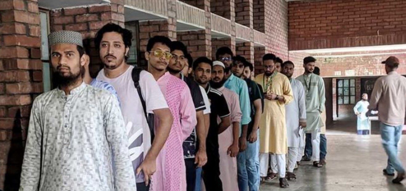 জাকসু নির্বাচনে ভোটগ্রহণ চলছে
