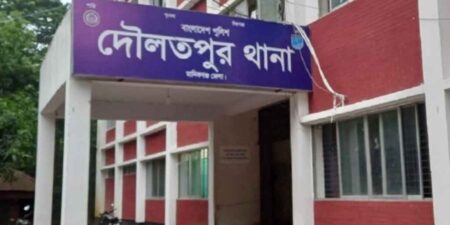 নারীকে গলা কেটে হত্যা