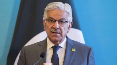 পাকিস্তানি প্রতিরক্ষামন্ত্রীর