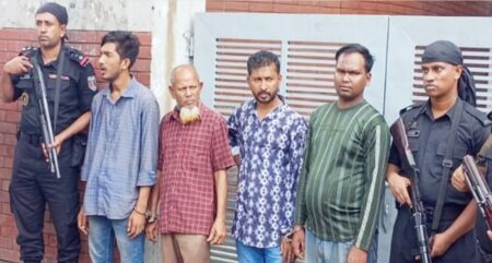 পাসপোর্ট অফিসে দালালবিরোধী অভিযান