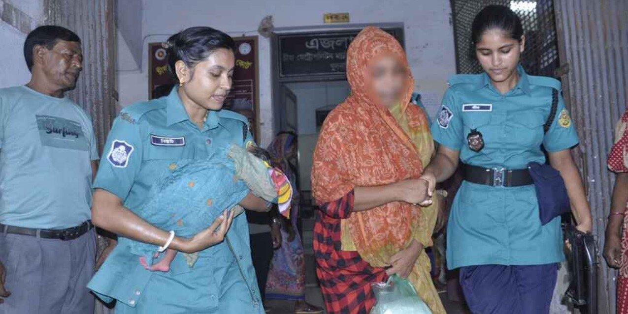 শিশুসহ মা কারাগারে