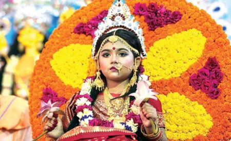 মহাঅষ্টমী কুমারী পূজা আজ মহাঅষ্টমী কুমারী পূজা