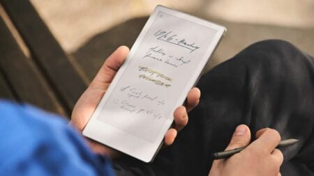 reMarkable Paper Pro Move vs iPad mini