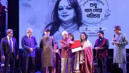 কন্ঠশিল্পী সাবিনা