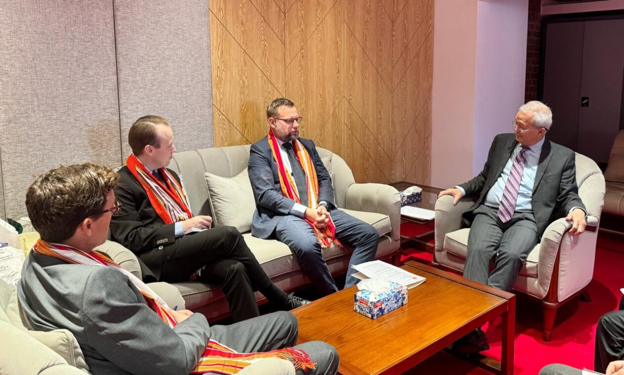 পার্বত্য উপদেষ্টার সঙ্গে স্ক্যান্ডিনেভিয়ান রাষ্ট্রদূতদের সৌজন্য সাক্ষাৎ