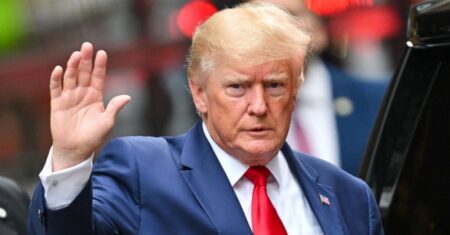 প্রেসিডেন্ট ডোনাল্ড ট্রাম্প