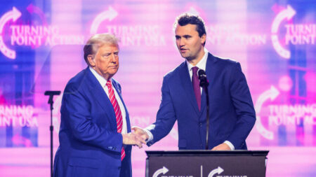 জনসম্মুখে ট্রাম্পের ঘনিষ্ঠ সহযোগী চার্লি কার্ককে গুলি করে হত্যা চার্লি কার্ককে গুলি করে হত্যা