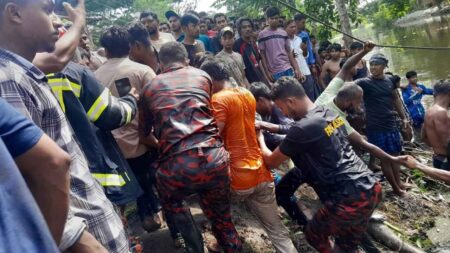 লক্ষ্মীপুরে বাস নিয়ন্ত্রণ