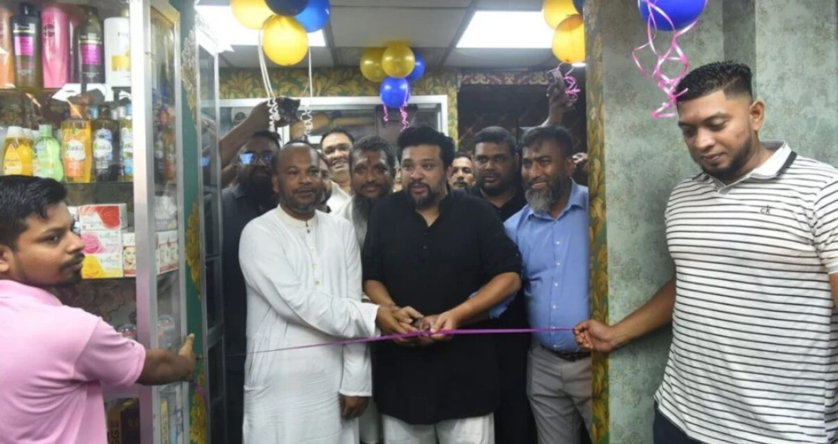 অনলাইন শপ ও শোরুম