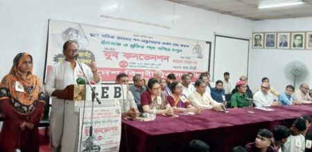 ‘অন্তর্বর্তী সরকার পতিত সরকারের ছেড়া জুতা পায়ে দিয়ে চলার চেষ্টা করছে’ অন্তর্বর্তী সরকার